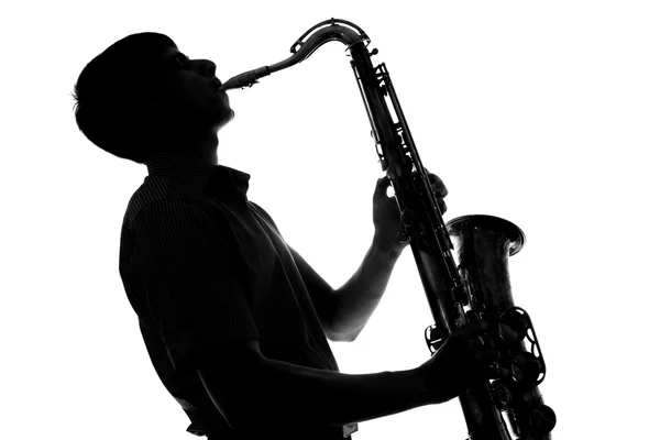 Silhouette d'un homme jouant du saxophone — Photo