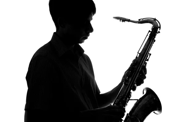 Portrait d'un jeune artiste avec un saxophone — Photo