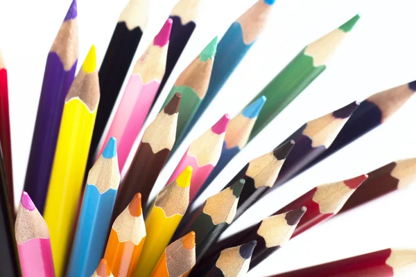 Фон цветных карандашей для школы изолированы на белом фоне — стоковое фото