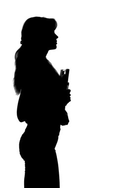 siyah ve beyaz bir genç kız öğrenci bir klasör ve elinde kalem ile silüeti