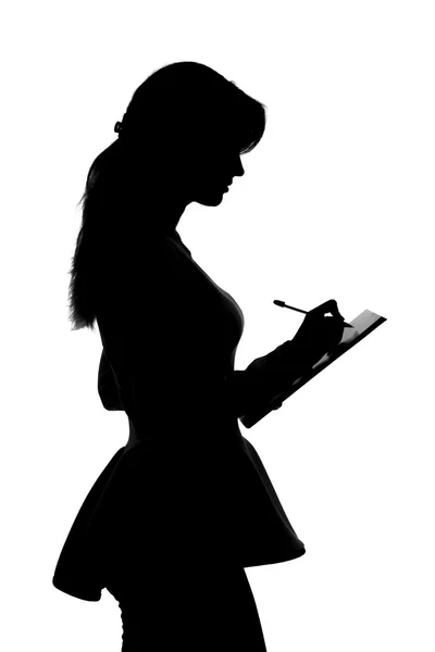 Silhouette einer jungen Geschäftsfrau bei der Unterzeichnung eines Geschäftsvertrages — Stockfoto