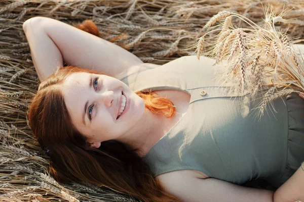 Face Young Beutiful Red Haired Woman Lying Wheat Field Summer — Stock Photo, Image