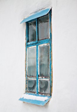 Toprak bir evde eski pencere