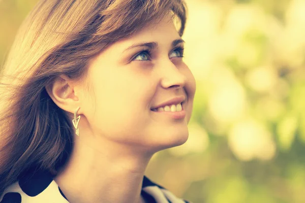 Vintage portret van een mooi meisje — Stockfoto