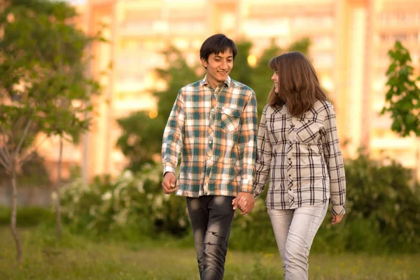 Loving couple  talking while walking in a city park in spring — Stock Photo, Image