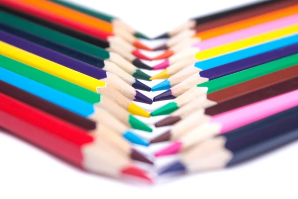 Crayons de couleur sur un fond isolé — Photo