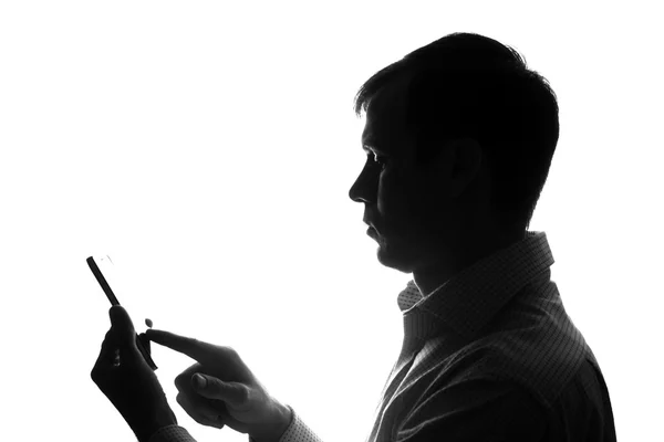 Portrét mladého muže s smartphone, tablet v ruce - silueta — Stock fotografie