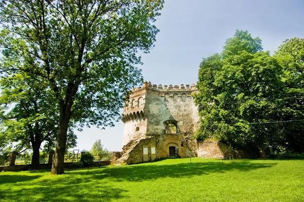 Средневековые руины замка в Остроге — стоковое фото