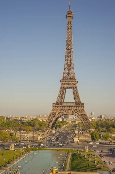 Эйфелева башня - международный символ Парижа — стоковое фото