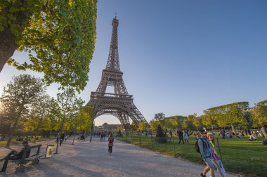 Eyfel Kulesi - Paris Uluslararası sembolü