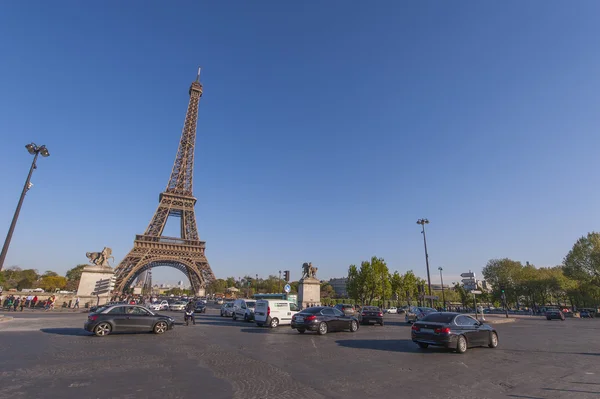 Eiffel Tower - international symbol of Paris — Stock Photo, Image