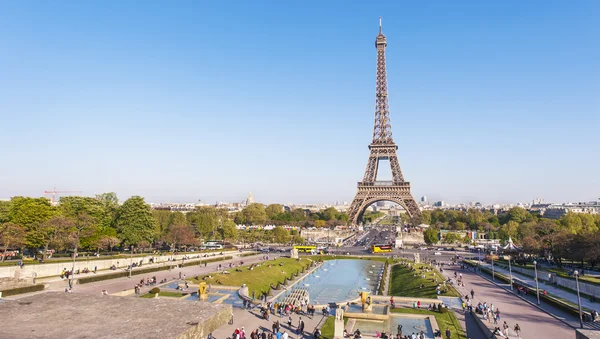 Wieża Eiffla - międzynarodowy symbol Paryża — Zdjęcie stockowe
