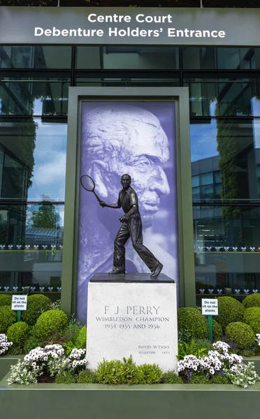 Monument à F J Perry aux cours de Wimbledon — Photo
