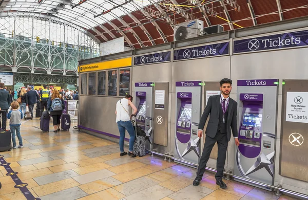 En la estación de tren de Paddington —  Fotos de Stock