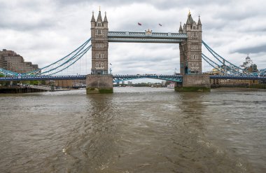 Tower Bridge adlı