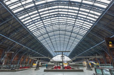 St Pancras tren istasyonu