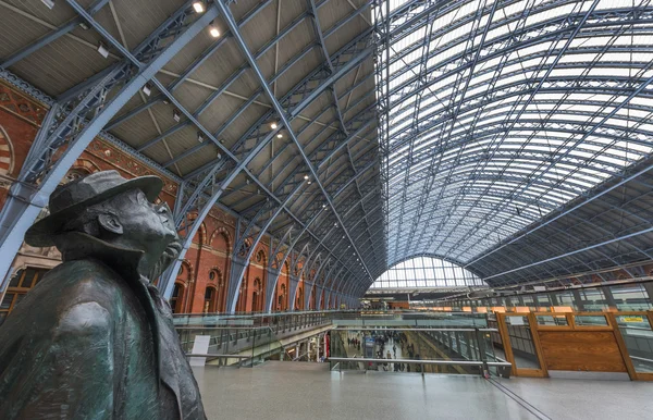 Am Bahnhof von st pancras — Stockfoto