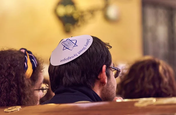 Tourists Visit Budapest Synagogue — Stock Photo, Image