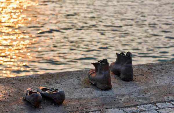 Die Schuhe Denkmal Donauufer Budapest Ungarn — Stockfoto