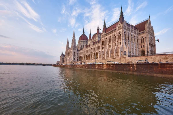 Macaristan Budapeşte Parlamentosu Binasına Bakın — Stok fotoğraf