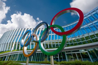 İsviçre 'nin Lozan kentindeki Avrupa Olimpiyat Komitesi' nin resmi karargahına bakın
