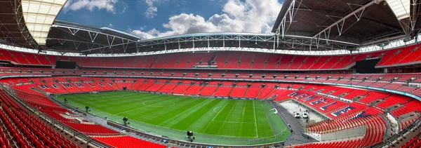 Londra, İngiltere 'deki Wembley arenasını ziyaret ediyorum.