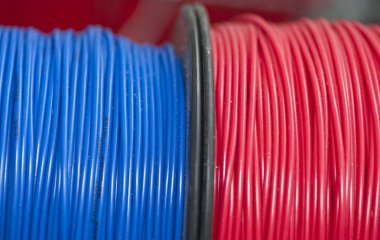 Renkli elektrik kabloları