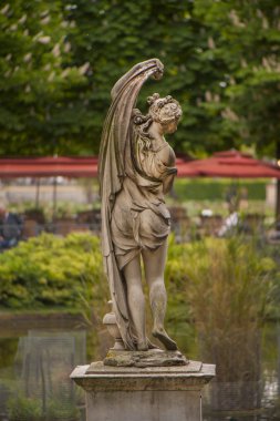 Heykel Tuileries bahçesinde