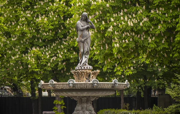 Socha v Tuilerijských zahrad — Stock fotografie