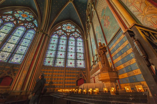 À l'intérieur de la cathédrale Notre Dame — Photo