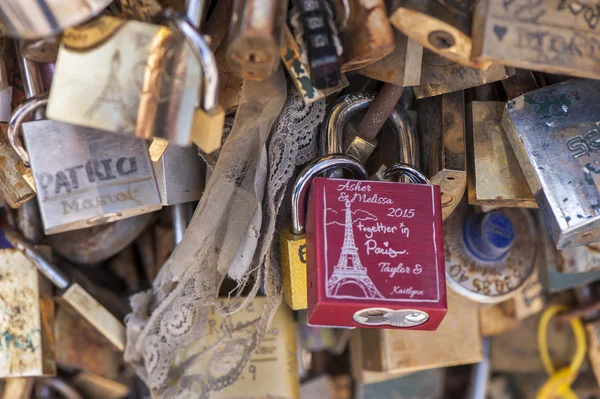 París amor cerraduras —  Fotos de Stock