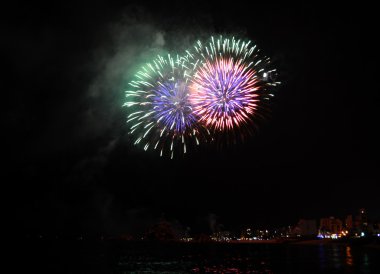 renkli havai fişek kutlama