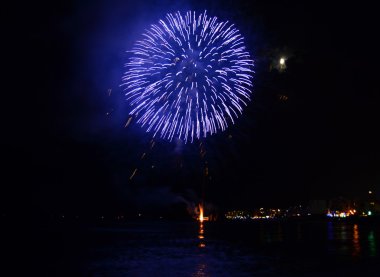 renkli havai fişek kutlama