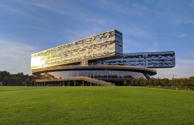 Moskova Yönetim Okulu SKOLKOVO Moskova Oblastı yakınlarındaki Moskova Oblastı 'nda bulunan bir yüksek lisans okuludur..