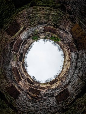 Izborsk kalesi Izborsk (Pskov bölgesi) şehrinde taştan bir kaledir. 1330 'da inşa edildi.