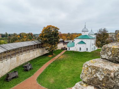 Izborsk kalesi Izborsk (Pskov bölgesi) şehrinde taştan bir kaledir. 1330 'da inşa edildi.