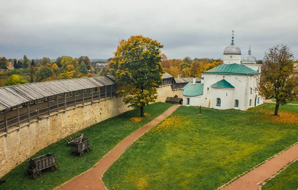 伊兹伯尔斯克要塞 Izborsk Fortress 是伊兹伯尔斯克市 普斯科夫地区 的一座石堡 建于1330年 — 图库照片