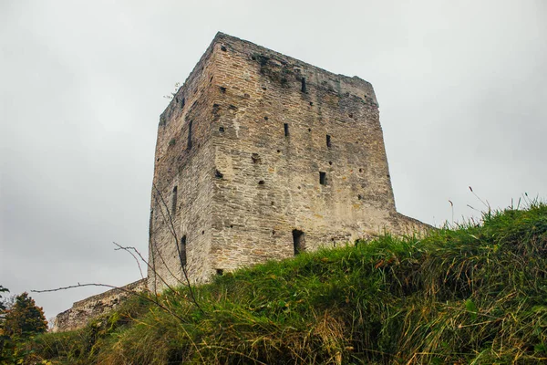 イズボルスク要塞はイズボルスク プスコフ地方 の石の要塞です 元徳3年 1330年 — ストック写真