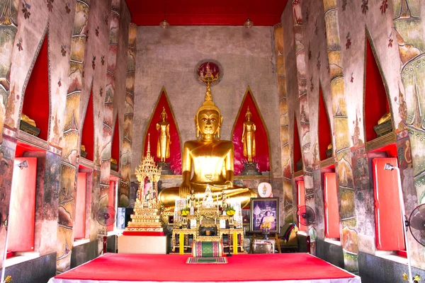 タイ ワット ・ プラチェートゥポンウィモンマンカラーラーム公開寺院建築 — ストック写真