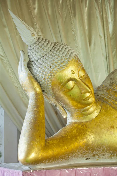 Estátua de ouro de Buda close-up — Fotografia de Stock