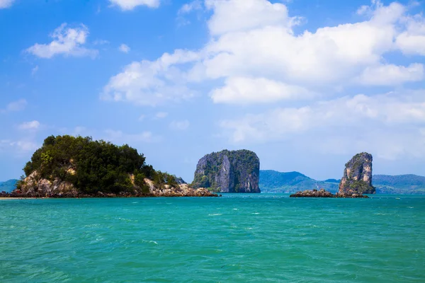 Strange forms of karst limestone shore rocks at Koh Phak Bia — Stock Photo, Image