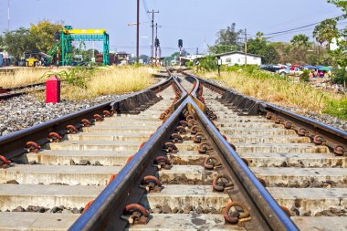Tren geçerken bir satýr kırsal Tayland.
