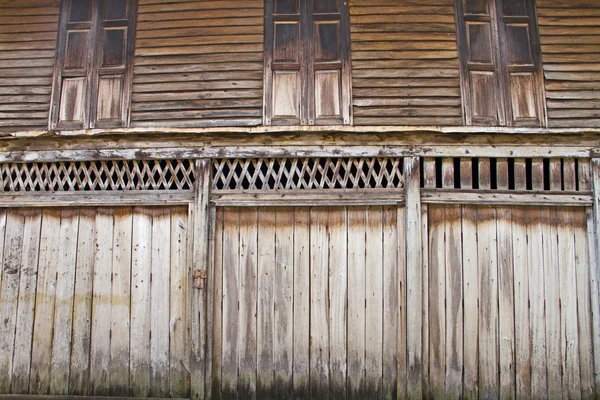 木製のドアを風化します。. — ストック写真