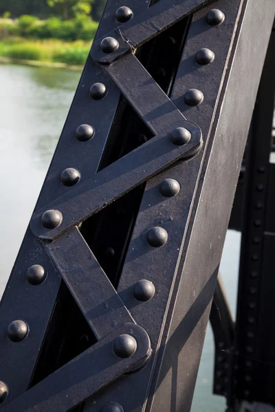 強度に基づく鋼ネジ鉄道橋. — ストック写真
