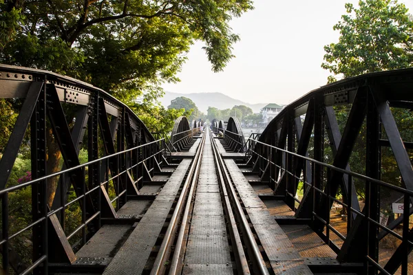 Brücke über den kwai, kanchanaburi, thailand . — Stockfoto