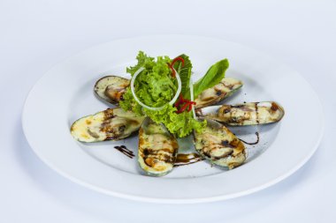 Peynir ile kızarmış midye