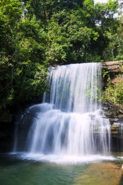 Huang Num Keaw şelale Koh Kood Trat Tayland.