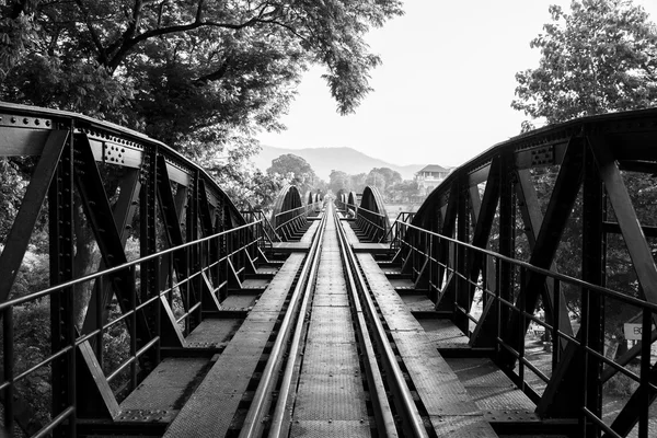 Brücke über den kwai, kanchanaburi, thailand . — Stockfoto