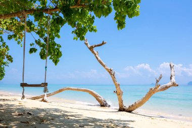 Koh Ngai 'deki güzel plajlar, Andaman Sahili' nin güneyi, Krabi Eyaleti, Tayland.