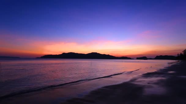 Amanecer Dorado Horizonte Timelapse Cielo Amarillo Sol Brillante Nubes Anaranjadas — Vídeo de stock